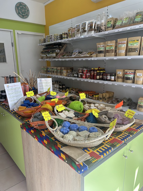 Boutique Téranga d'Afrique au Moule - rues Joffre et Wilson